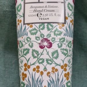 William Morris at Home Vegan Hand Cream Bergamot & Vetiver  3.38 fl oz